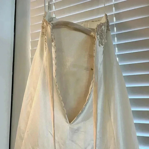 NWT David's Bridal Wedding Dress Style# 10042037 Ivory - 12 - Picture 8 of 14